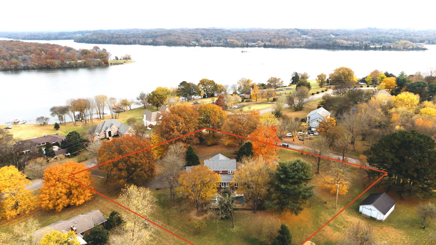 1160 Windsor Drive Gallatin, TN 37066 - Photo 2 of 7 a view of lake