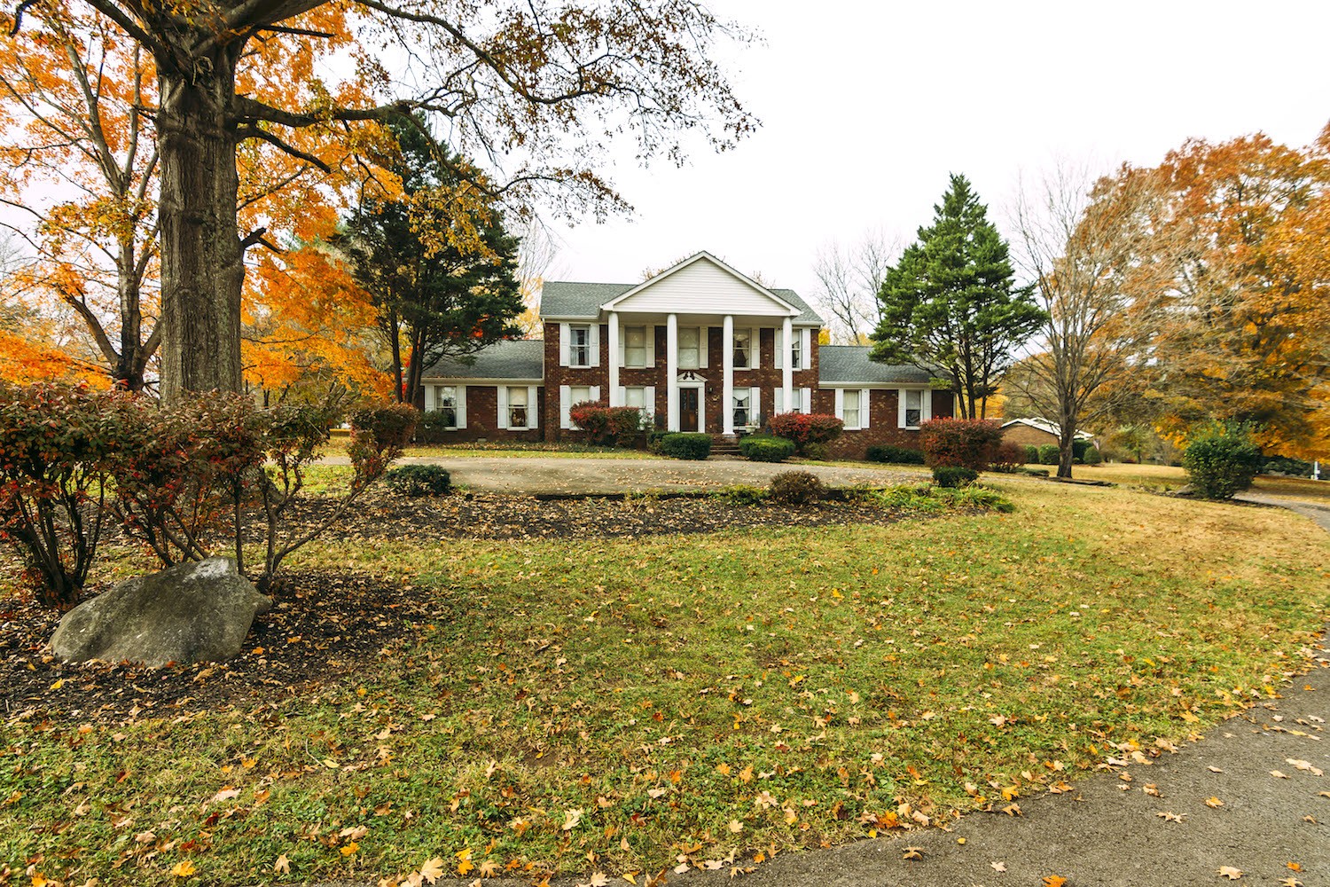 1160 Windsor Drive Gallatin, TN 37066 - Photo 4 of 7 a front view of a house with a yard