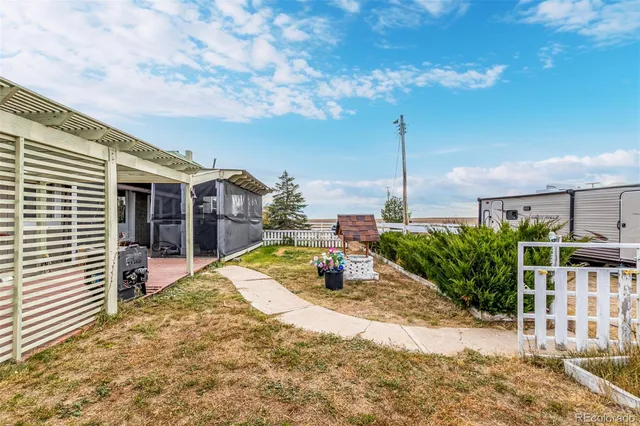 a view of a house with backyard and porch