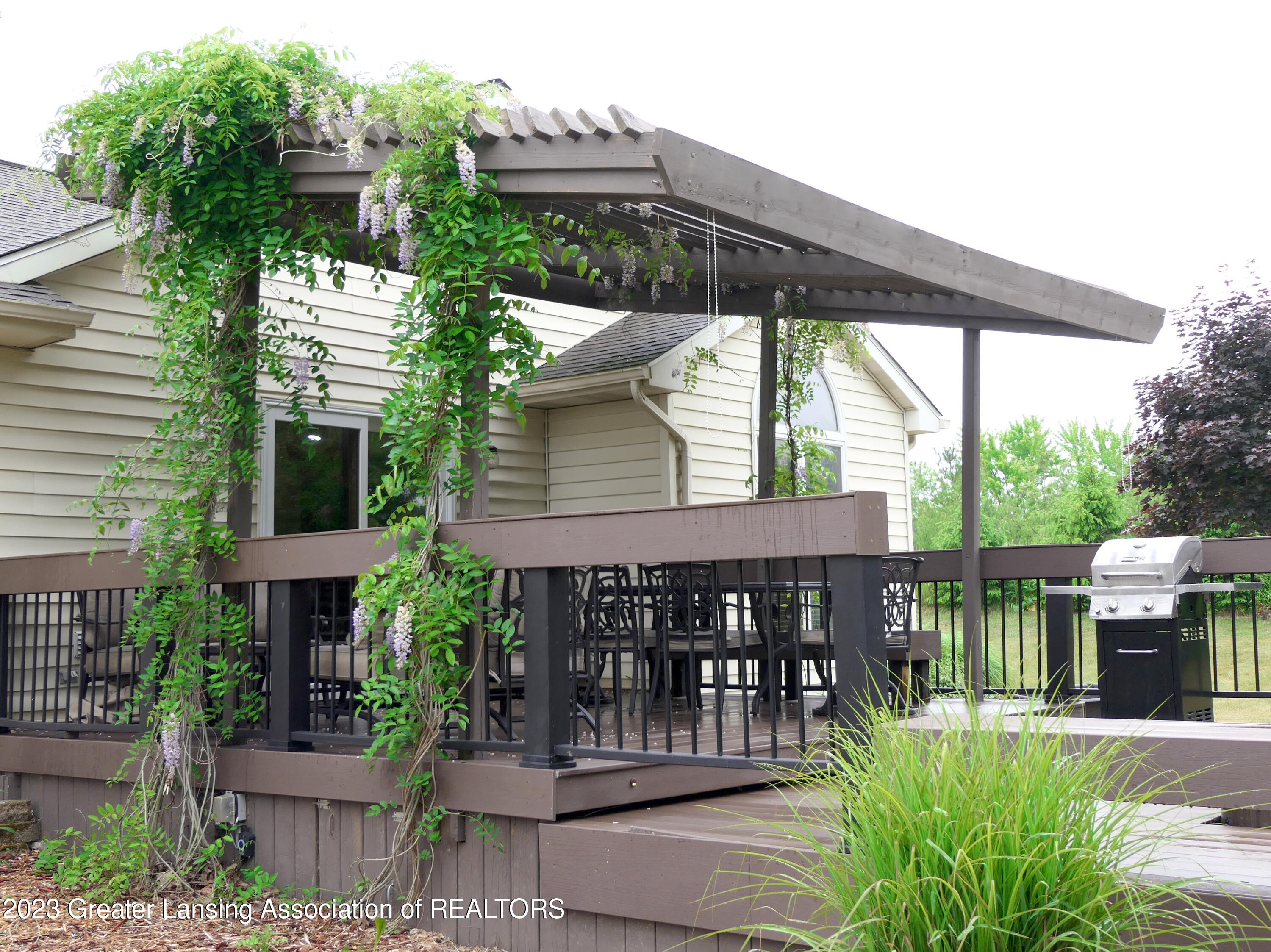 4024 South Dewitt Road St. Johns, MI 48879 - Photo 5 of 27 back porch 2