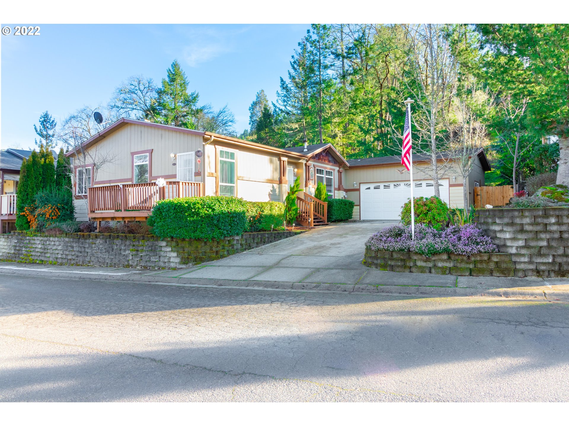 370 Knoll Terrace Drive, Canyonville, OR 97417 Compass