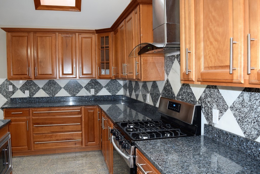 5 Elmwood Road Canton, MA 02021 - Photo 4 of 28 Gallery Image 4