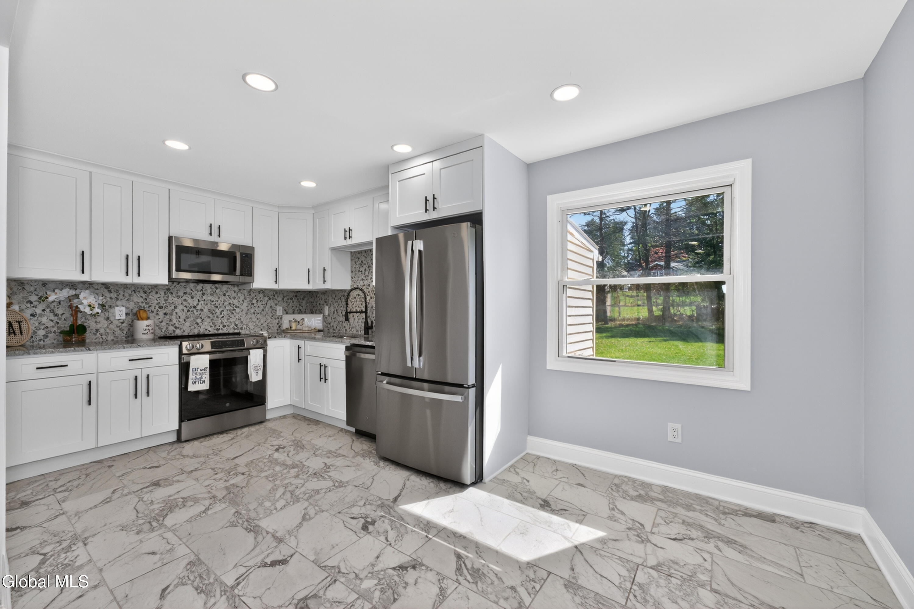 253 Vly Road Colonie, NY 12309 - Photo 9 of 34 2 Kitchen 1
