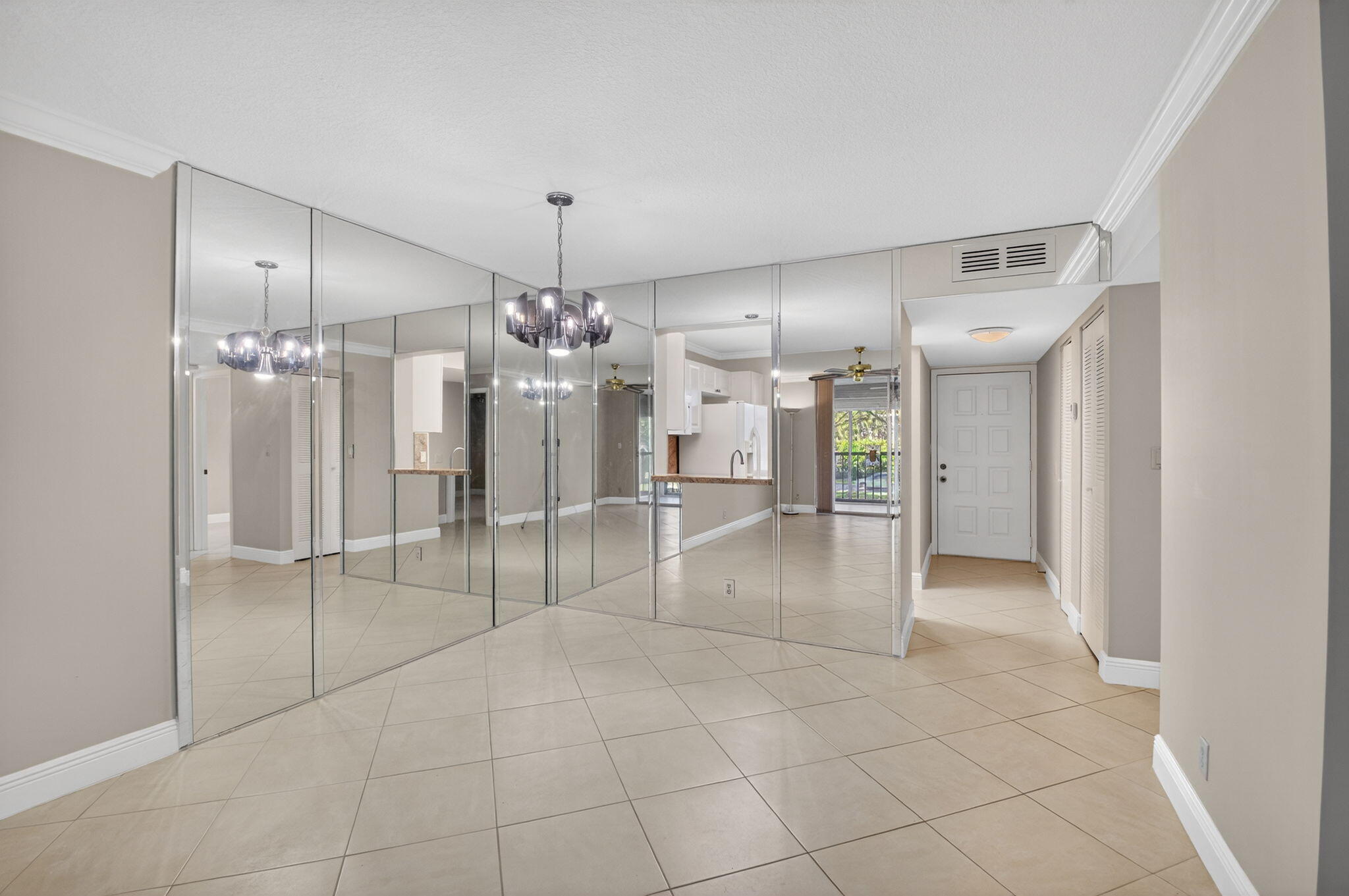 6935 Huntington Lane, Unit 207 Delray Beach, FL 33446 - Photo 20 of 88 DINING