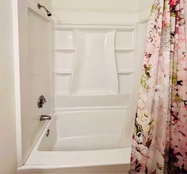 549 Russell Road, Unit 14D Westfield, MA 01085 - Photo 11 of 15 a bathroom with a bathtub and shower