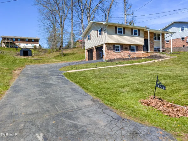 $300,000 | 464 Springfield Drive, Bristol, TN 37620
