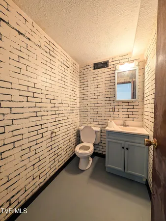 $300,000 | 464 Springfield Drive, Bristol, TN 37620