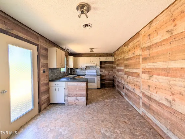 $300,000 | 464 Springfield Drive, Bristol, TN 37620