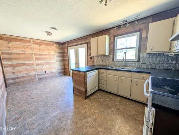 $300,000 | 464 Springfield Drive, Bristol, TN 37620