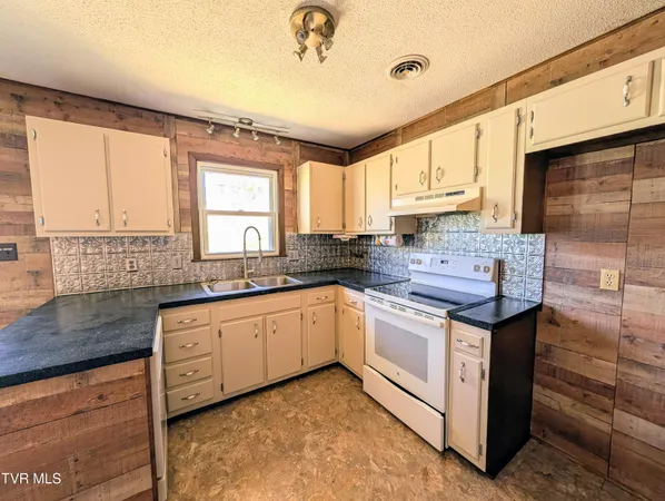 $300,000 | 464 Springfield Drive, Bristol, TN 37620