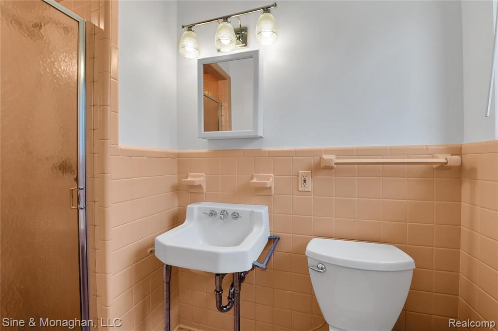 791 Harcourt Road Grosse Pointe, MI 48230 - Photo 24 of 40