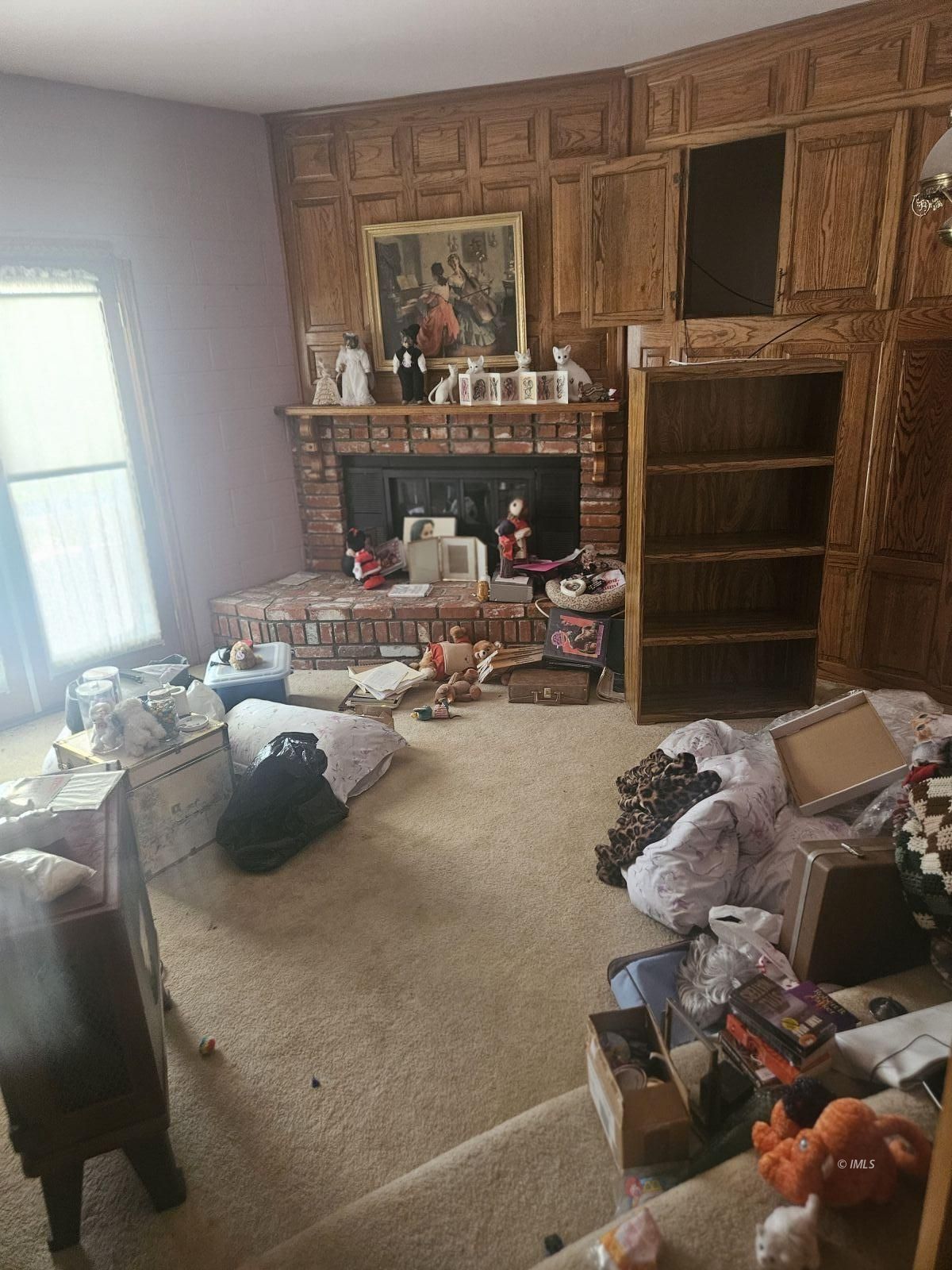 2262 Sunrise Drive Bishop, CA 93514 - Photo 5 of 12 a room with furniture