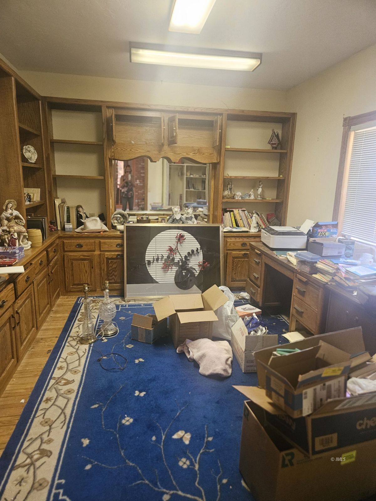 2262 Sunrise Drive Bishop, CA 93514 - Photo 8 of 12 a living room with furniture