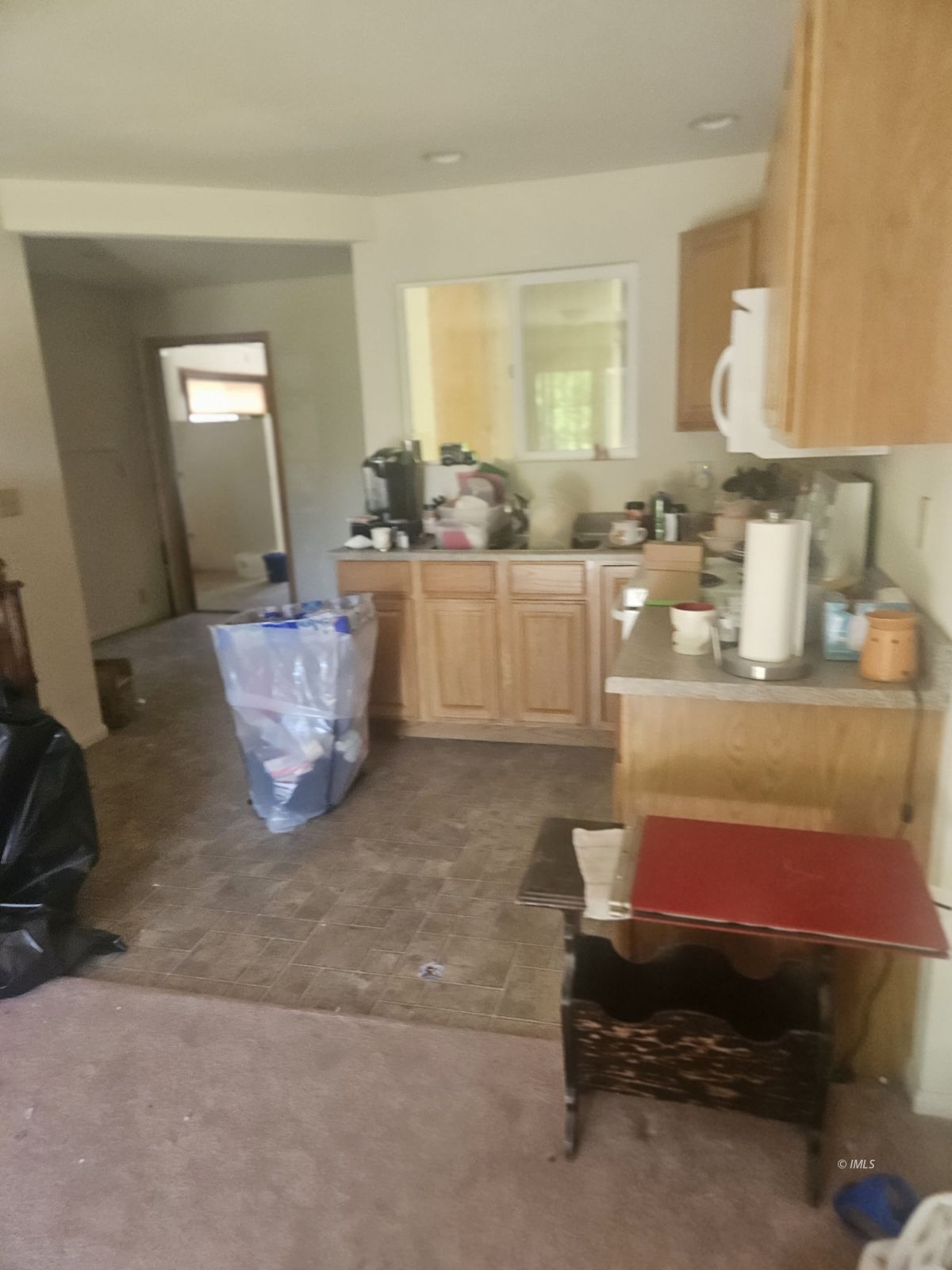 2262 Sunrise Drive Bishop, CA 93514 - Photo 9 of 12 a kitchen with a sink and cabinets