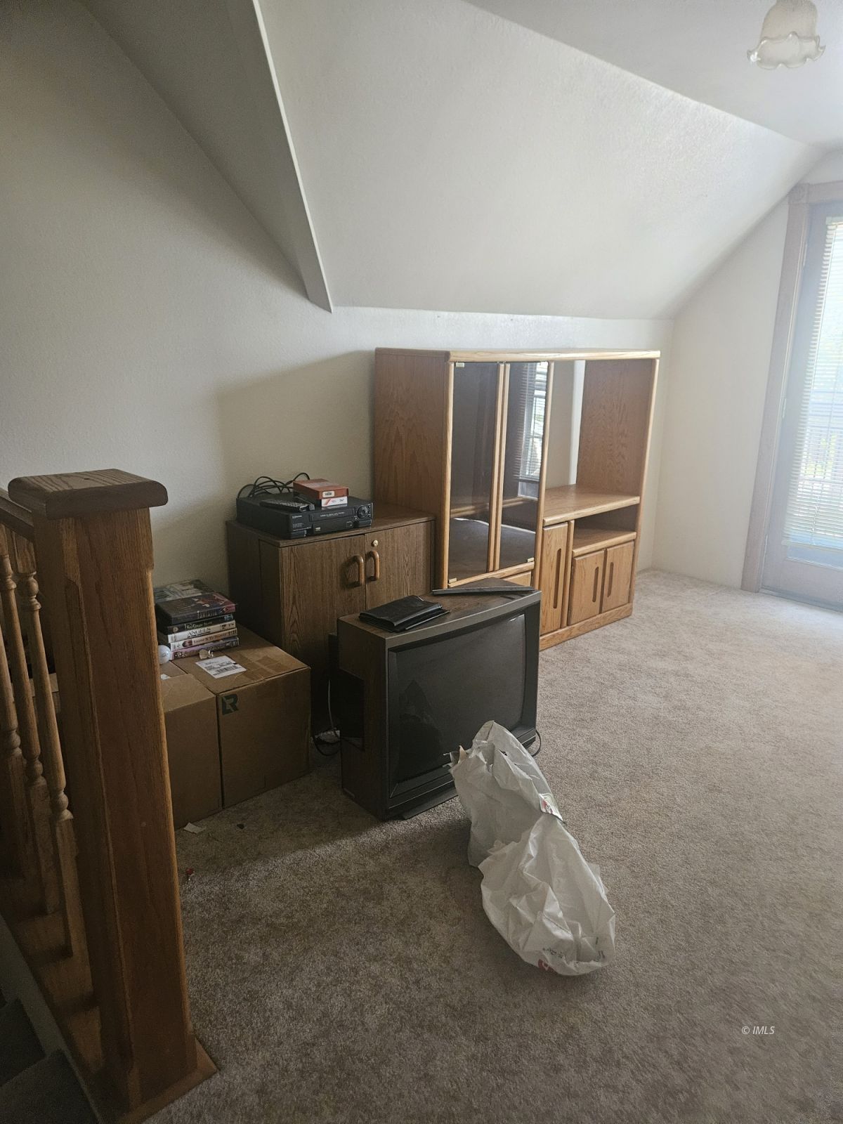 2262 Sunrise Drive Bishop, CA 93514 - Photo 10 of 12 a living room with furniture