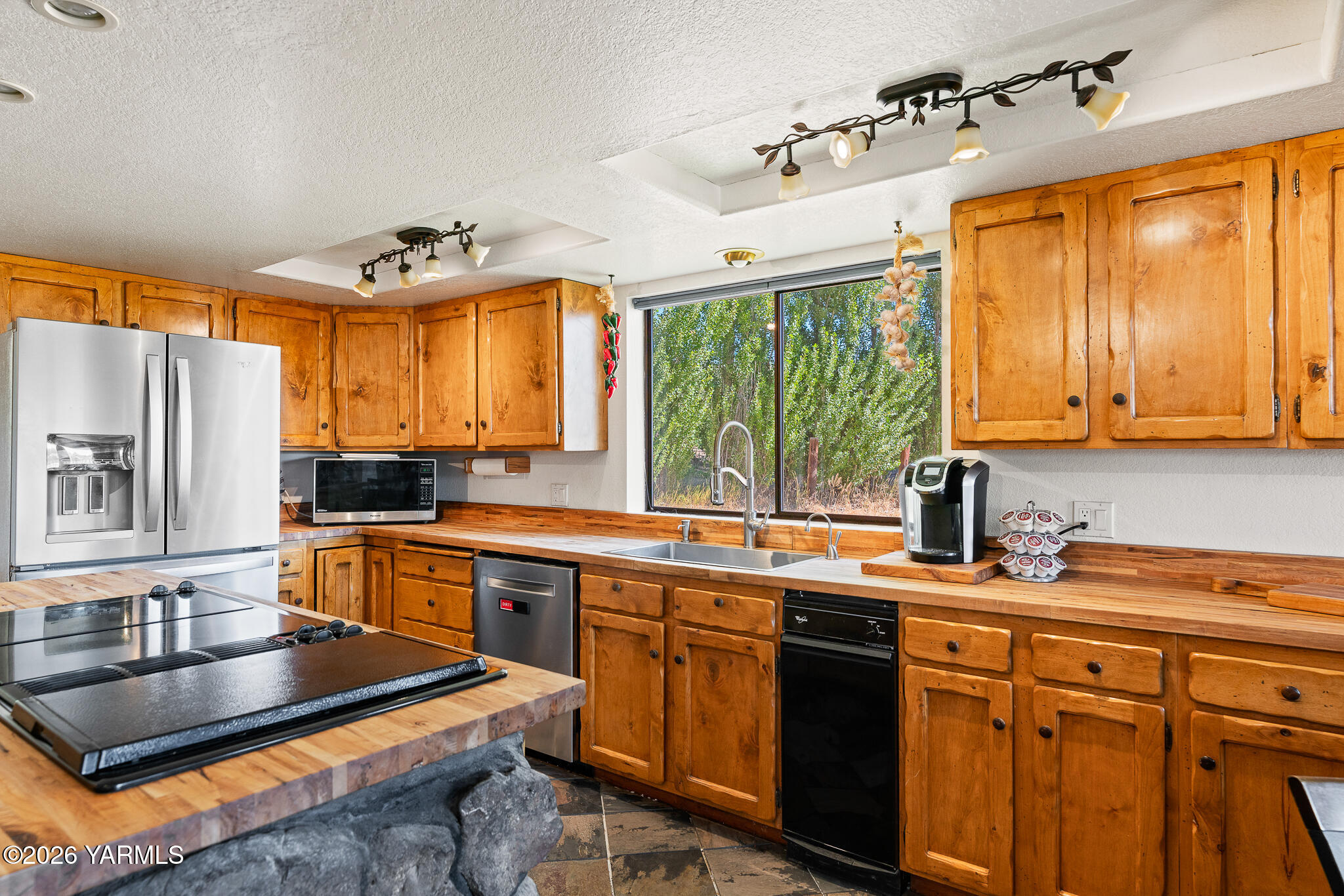 13619 Summitview Ext Road Yakima, WA 98908 - Photo 20 of 56 a kitchen with a sink stove and window