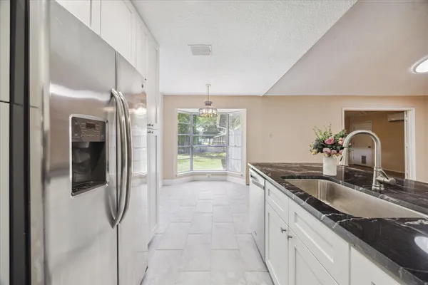 $2,400 | 5359 Little John Lane, Katy, TX 77493