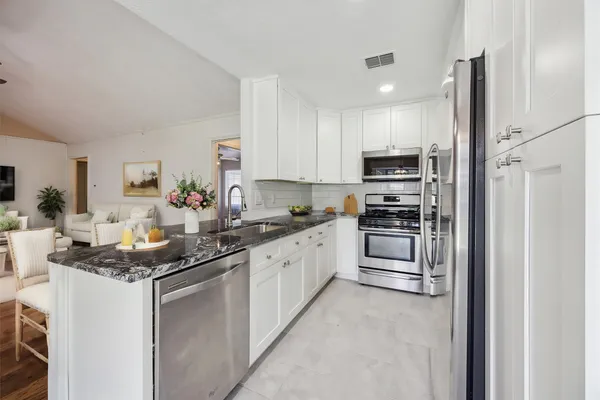 $2,400 | 5359 Little John Lane, Katy, TX 77493