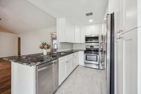 $2,400 | 5359 Little John Lane, Katy, TX 77493