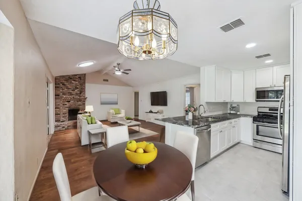 $2,400 | 5359 Little John Lane, Katy, TX 77493