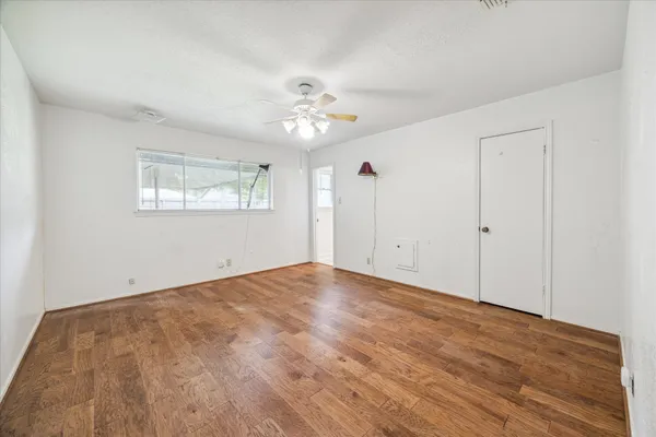 $2,400 | 5359 Little John Lane, Katy, TX 77493