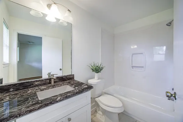 $2,400 | 5359 Little John Lane, Katy, TX 77493