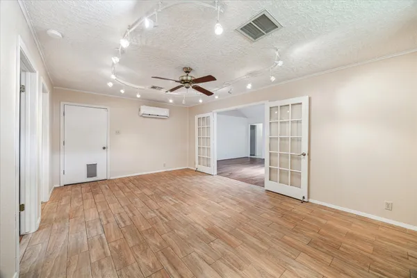 $2,400 | 5359 Little John Lane, Katy, TX 77493