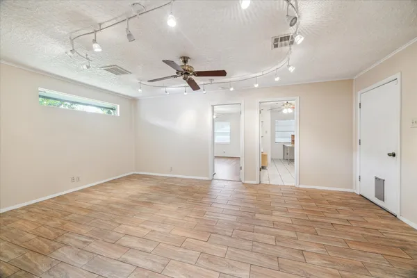 $2,400 | 5359 Little John Lane, Katy, TX 77493
