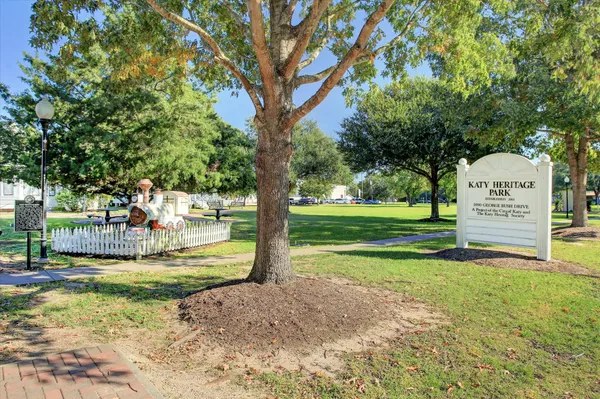 $2,400 | 5359 Little John Lane, Katy, TX 77493