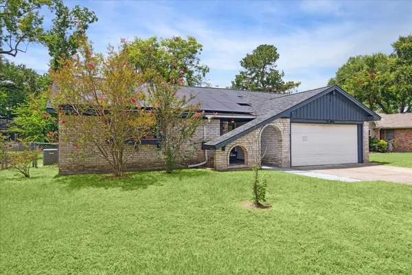 $2,400 | 5359 Little John Lane, Katy, TX 77493