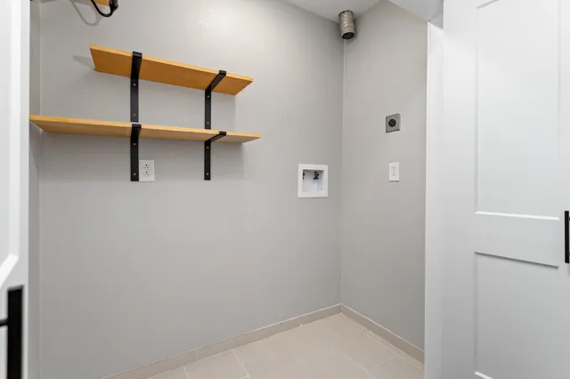 $349,900 | 2208 Spring Oak Lane, Orange, TX 77632