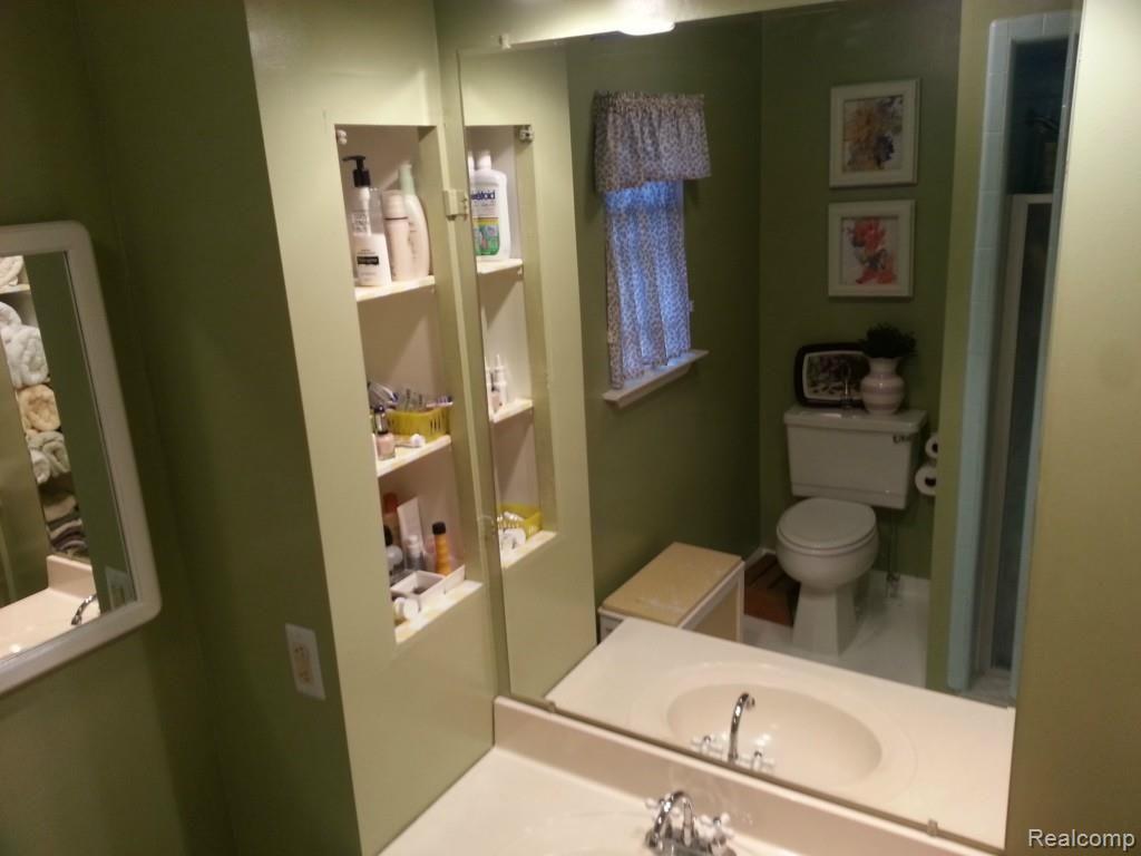 407 Wilcox Street Rochester, MI 48307 - Photo 13 of 23