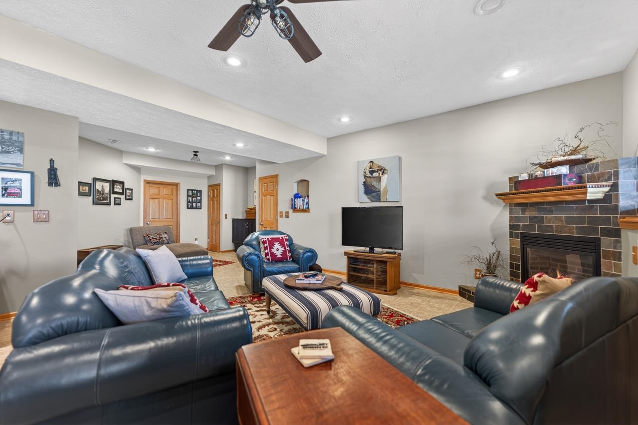 12805 Edgewater Pointe Winnebago, IL 61088 - Photo 30 of 47