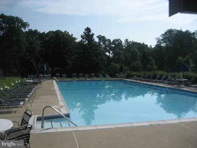 $2,100 | 50 Ramsgate Court, Unit 212 U50, Blue Bell, PA 19422