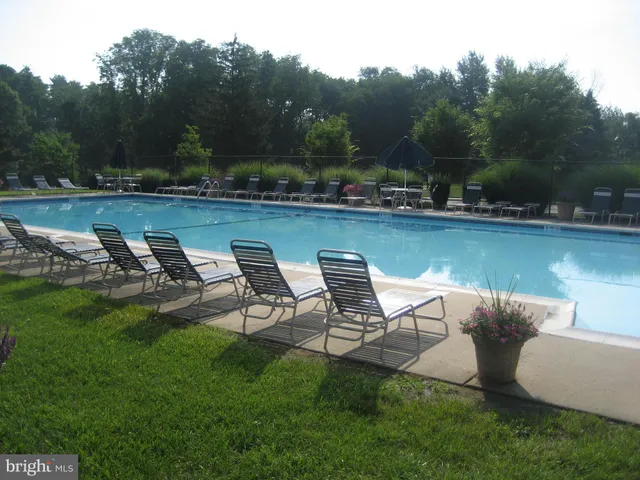 $2,100 | 50 Ramsgate Court, Unit 212 U50, Blue Bell, PA 19422