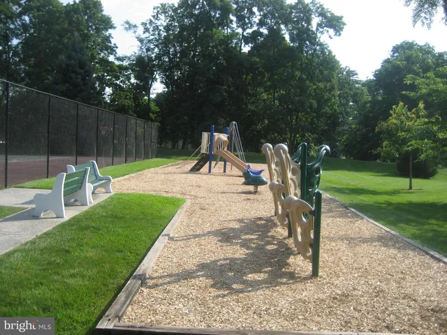 $2,100 | 50 Ramsgate Court, Unit 212 U50, Blue Bell, PA 19422