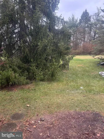 $2,100 | 50 Ramsgate Court, Unit 212 U50, Blue Bell, PA 19422