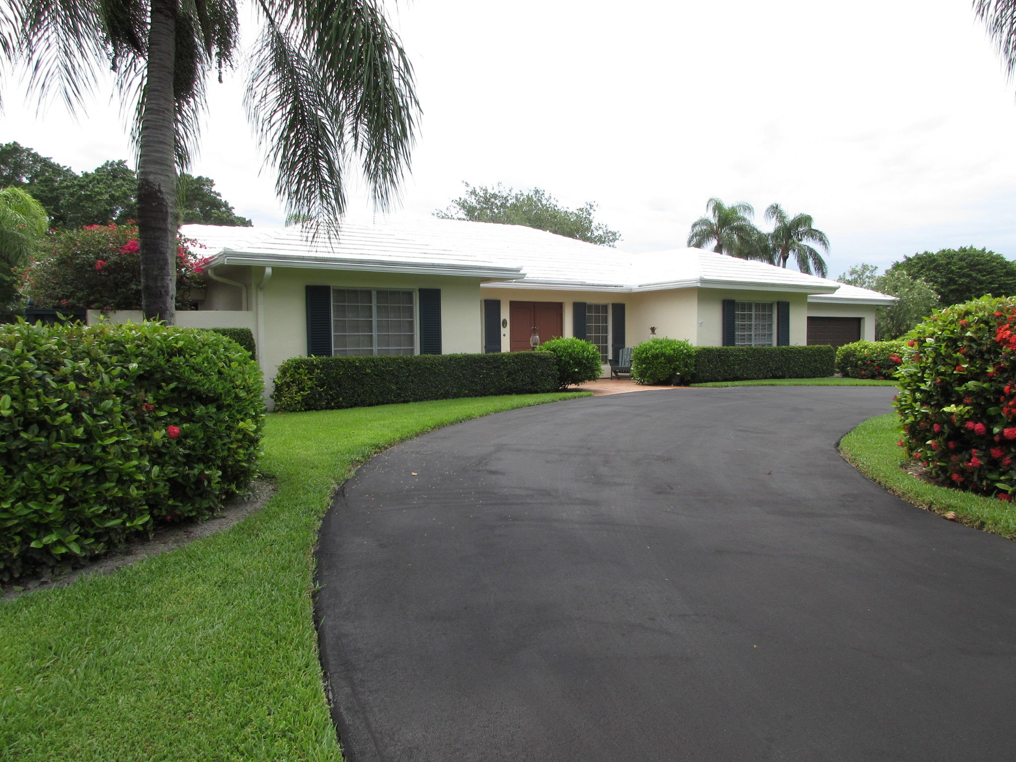 5 Country Road East Boynton Beach, FL 33436 - Photo 1 of 1 Bush Front View