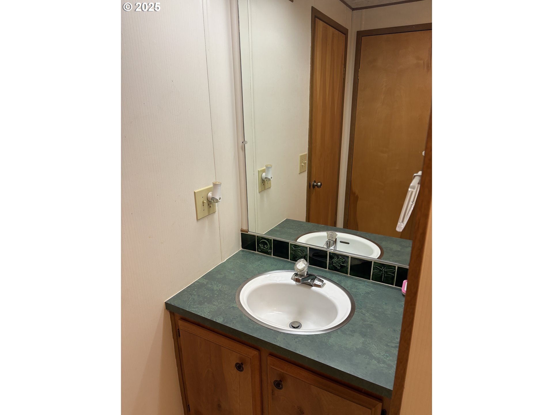 1475 Green Acres Road, Unit 41 Eugene, OR 97408 - Photo 18 of 31 Bathroom