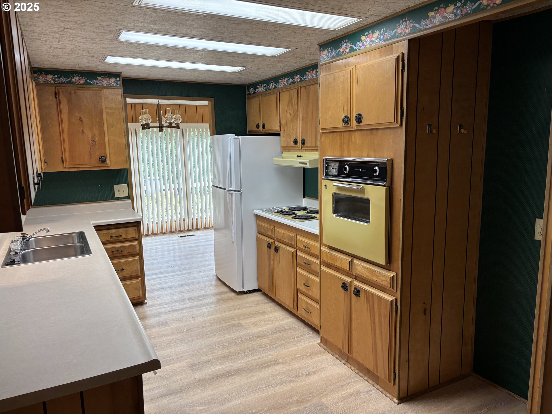1475 Green Acres Road, Unit 41 Eugene, OR 97408 - Photo 6 of 31 Kitchen