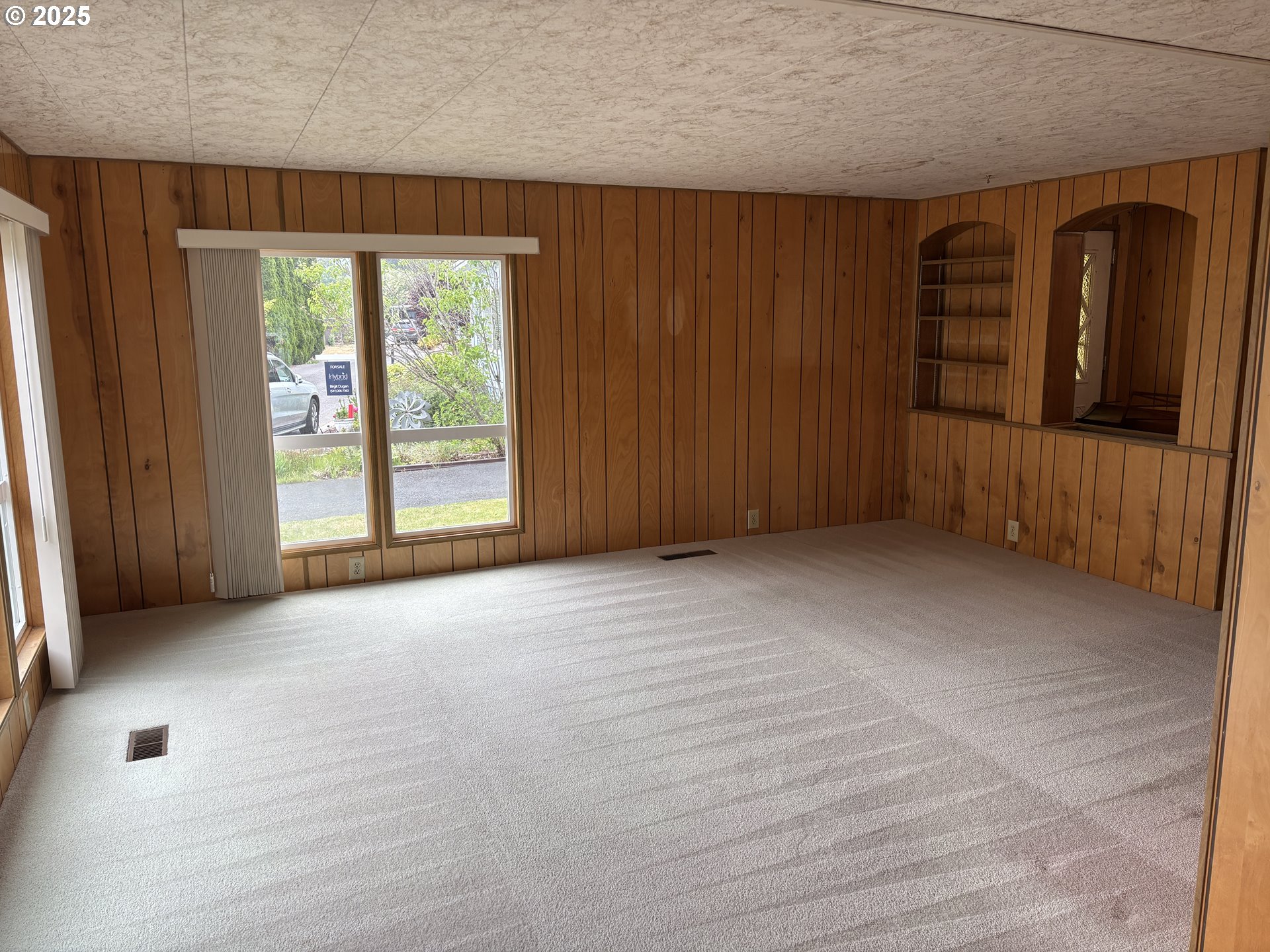 1475 Green Acres Road, Unit 41 Eugene, OR 97408 - Photo 9 of 31 Living Room