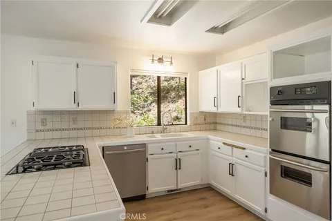 $675,000 | 26695 Thunderbird Drive, Lake Arrowhead, CA 92352