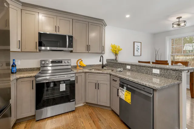 $519,000 | 13 B Mustang Drive, Unit B, Litchfield, NH 03052