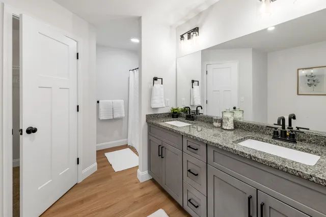 $519,000 | 13 B Mustang Drive, Unit B, Litchfield, NH 03052