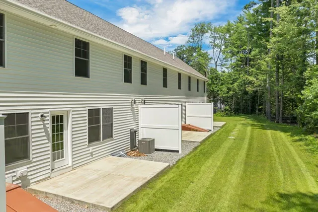 $519,000 | 13 B Mustang Drive, Unit B, Litchfield, NH 03052
