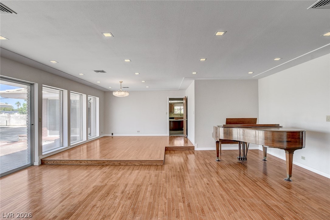 5600 Del Rey Avenue Las Vegas, NV 89146 - Photo 15 of 99