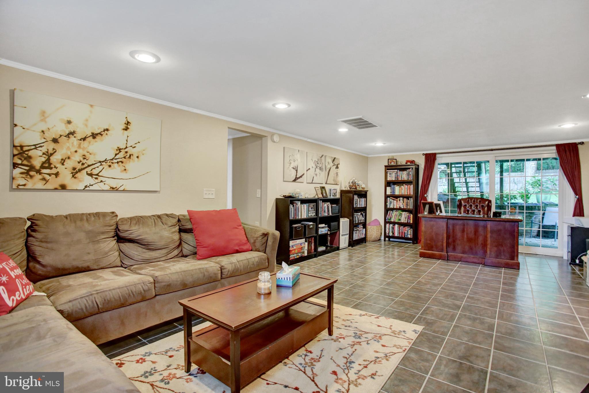 687 Amosite Road Elizabethtown, PA 17022 - Photo 18 of 29 FR - view 3 - featuring ceramic tile floors