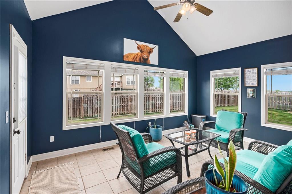 16019 Cedar Street Basehor, KS 66007 - Photo 8 of 33