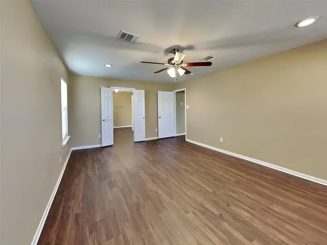 $2,315 | 913 Almond Street, Baytown, TX 77521
