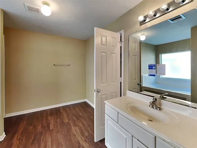 $2,315 | 913 Almond Street, Baytown, TX 77521